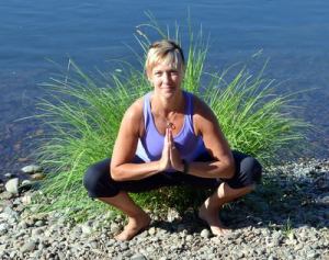 Kathy Clunes - Love Yoga Guide